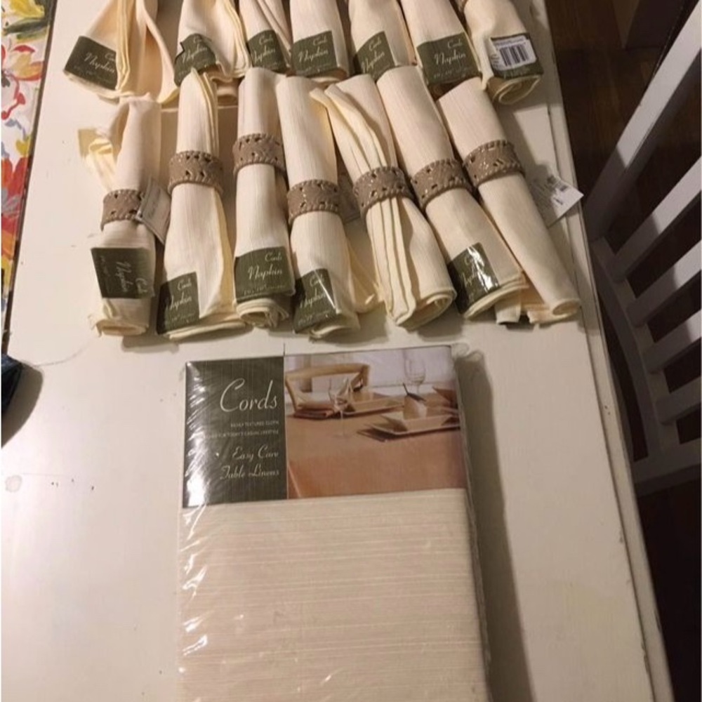 Opalhouse Cream Napkin Set with Tan Holders